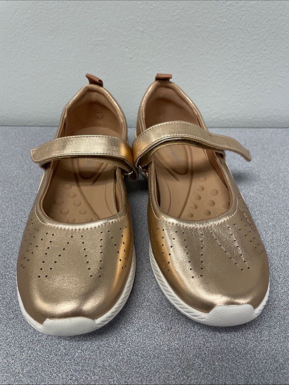 Easy Spirit Copper Color Metallic Mary Jane Flats size 6 - Picture 3 of 7